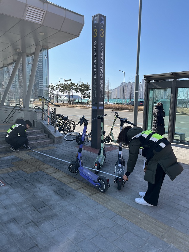 연수구가 송도 킥보드 사고와 관련한 전방위 대책에 대한 본격적인 행정절차에 착수했다